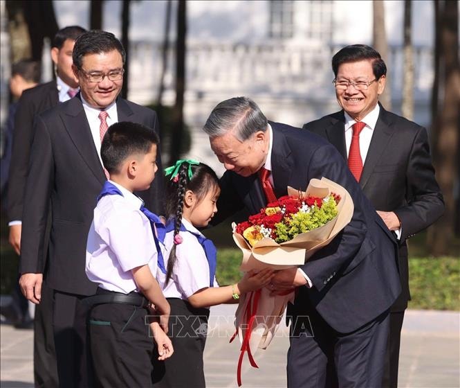 Lễ đón trọng thể Tổng Bí thư Tô Lâm tại thủ đô Vientiane của CHDCND Lào