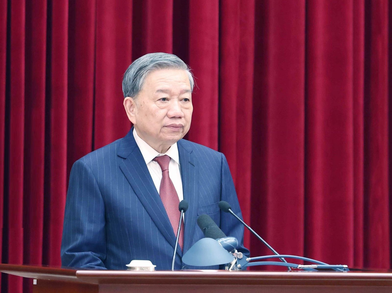 Hội nghị lịch sử, bàn về những quyết sách lịch sử trong giai đoạn cách mạng mới của nước ta