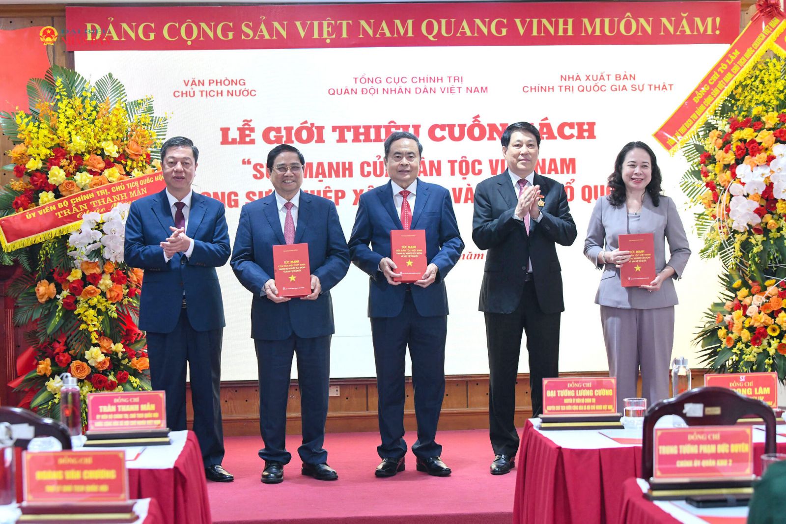 Chủ tịch Quốc hội Trần Thanh Mẫn dự Lễ giới thiệu sách "Sức mạnh của dân tộc Việt Nam trong sự nghiệp xây dựng và bảo vệ Tổ quốc"