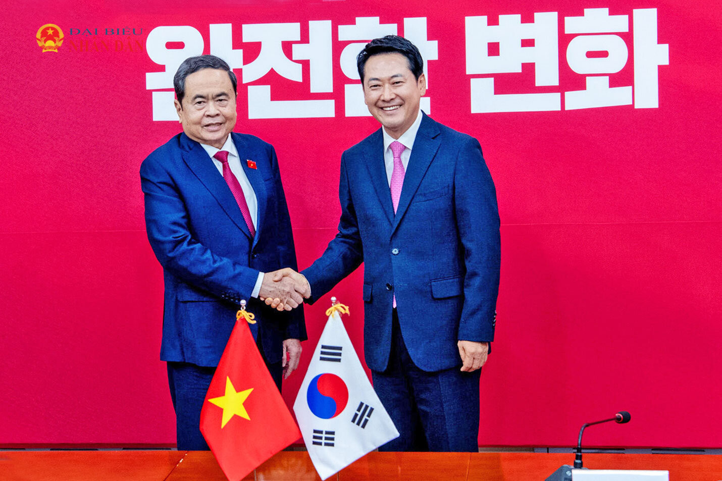 Chủ tịch Quốc hội Trần Thanh Mẫn tiếp Chủ tịch Đảng Sức mạnh Quốc dân Jang Dong Hyeok