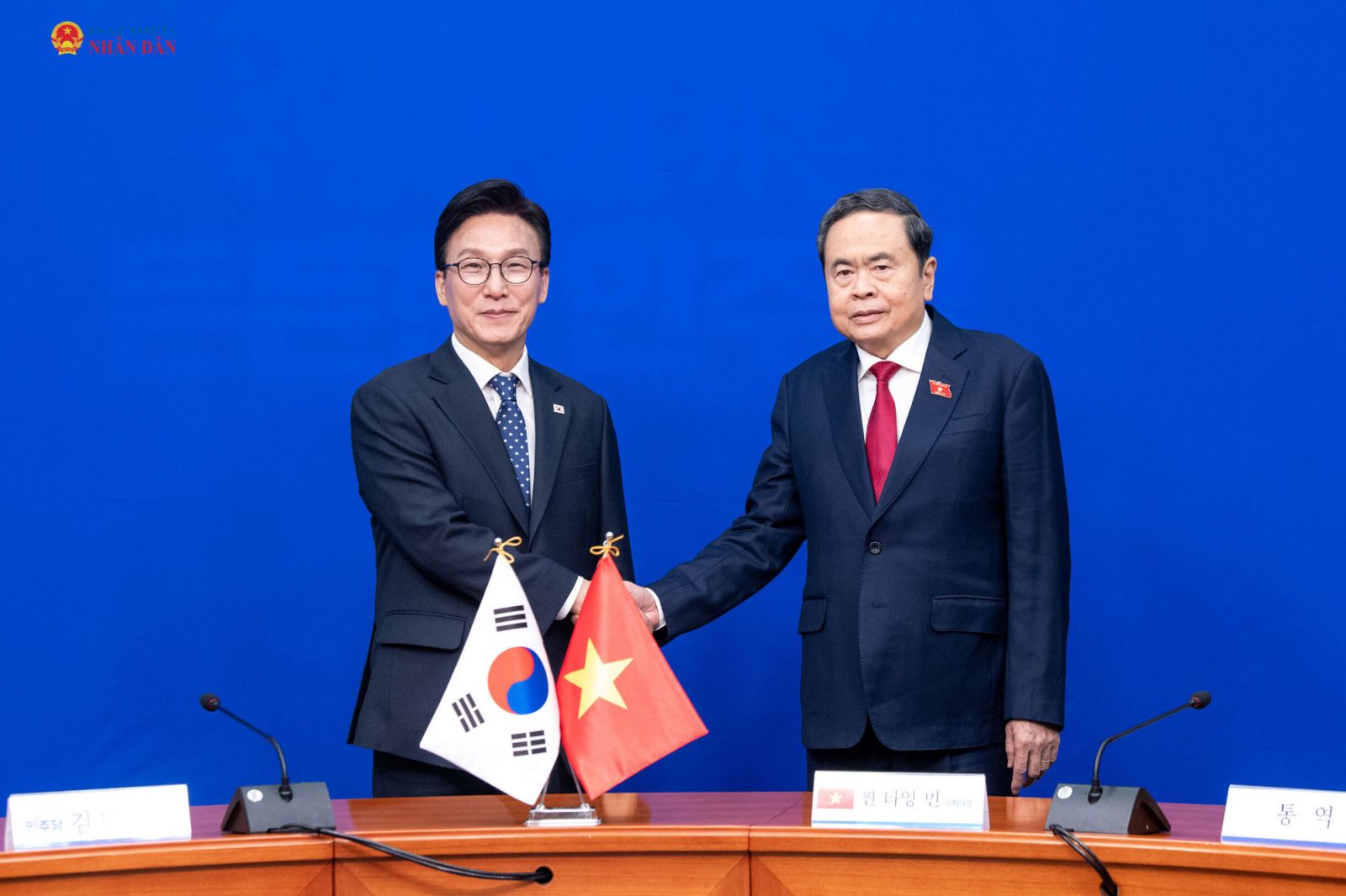 Chủ tịch Quốc hội Trần Thanh Mẫn tiếp Chủ tịch Đảng Dân chủ đồng hành Kim Min Seok