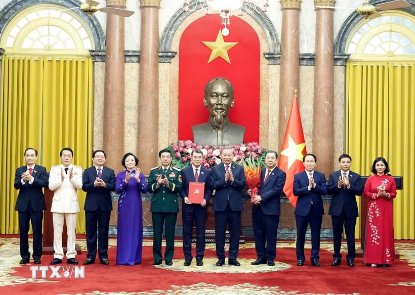 Tổng Bí thư, Chủ tịch nước trao Quyết định bổ nhiệm các thành viên Chính phủ