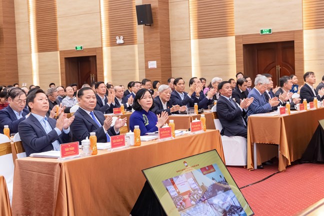 Bà Bùi Thị Minh Hoài giữ chức Chủ tịch Ủy ban Trung ương MTTQ Việt Nam khóa X