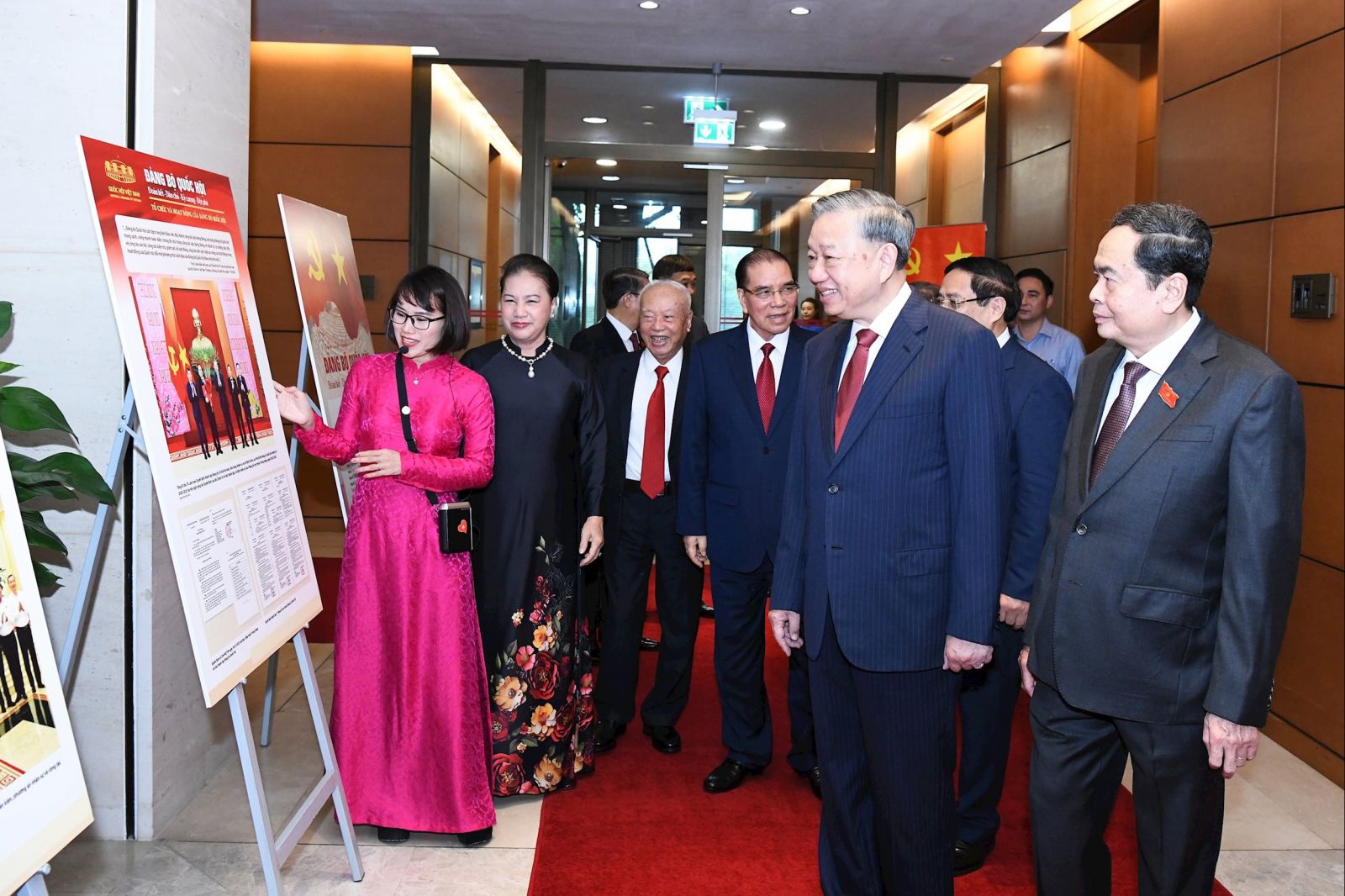 Tổng Bí thư Tô Lâm tham quan triển lãm “Đảng bộ Quốc hội: Đoàn kết - Dân chủ - Kỷ cương - Đột phá”