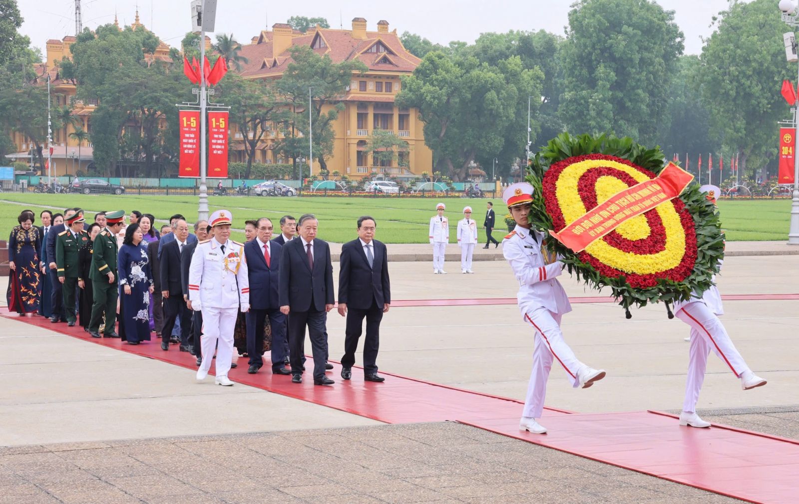 Tổng Bí thư, Chủ tịch nước Tô Lâm và lãnh đạo Đảng, Nhà nước vào Lăng viếng Chủ tịch Hồ Chí Minh