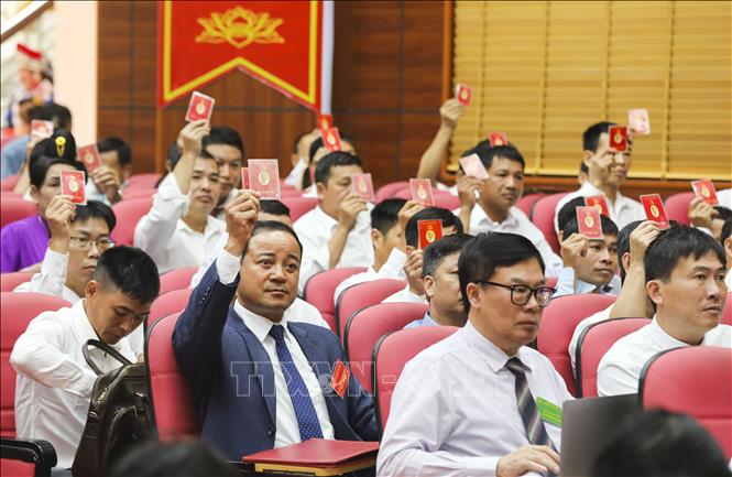 Ban Bí thư yêu cầu đổi Thẻ đảng viên trong toàn Đảng