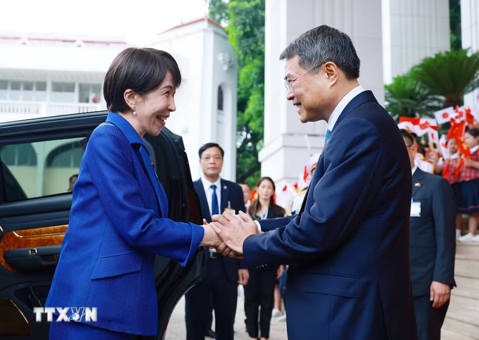 Thủ tướng Lê Minh Hưng chủ trì Lễ đón chính thức Thủ tướng Nhật Bản Takaichi Sanae