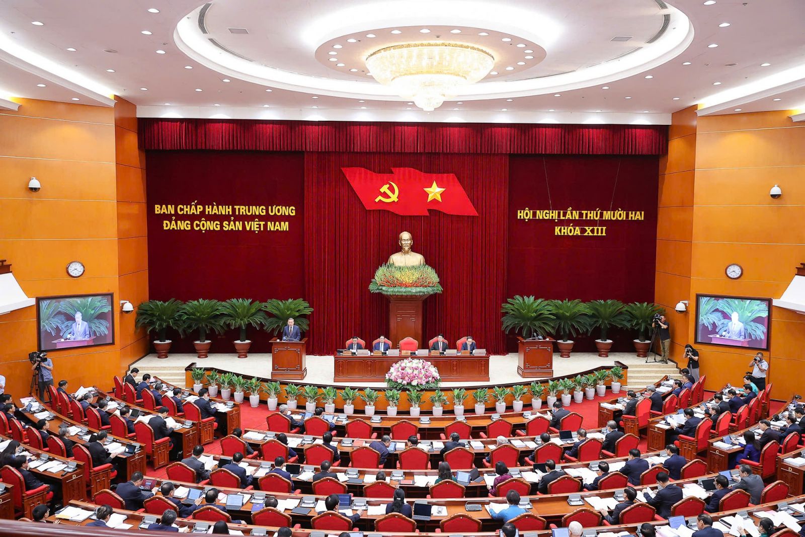 Khai mạc Hội nghị Trung ương 12