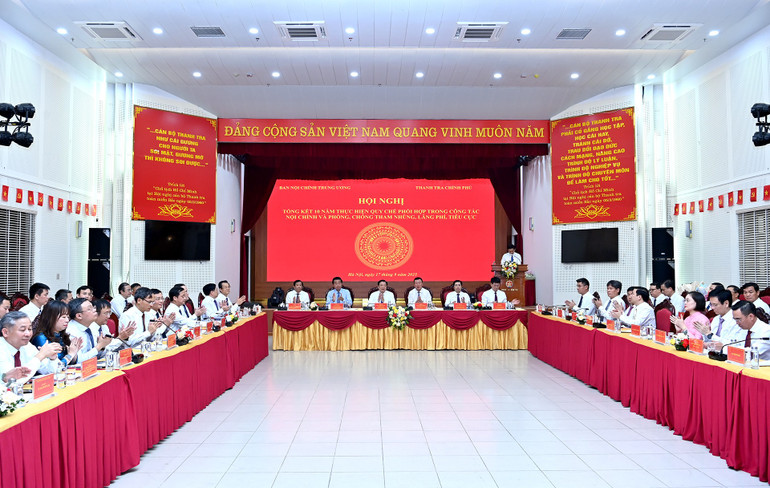 Nâng cao hiệu quả công tác nội chính và phòng, chống tham nhũng, lãng phí, tiêu cực