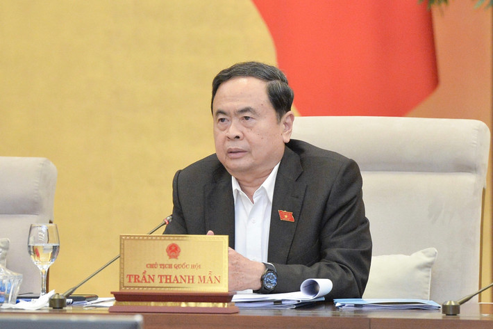 Chỉ quy định có tính nguyên tắc việc phân định thẩm quyền của Quốc hội, Chính phủ và các cơ quan trong bộ máy nhà nước