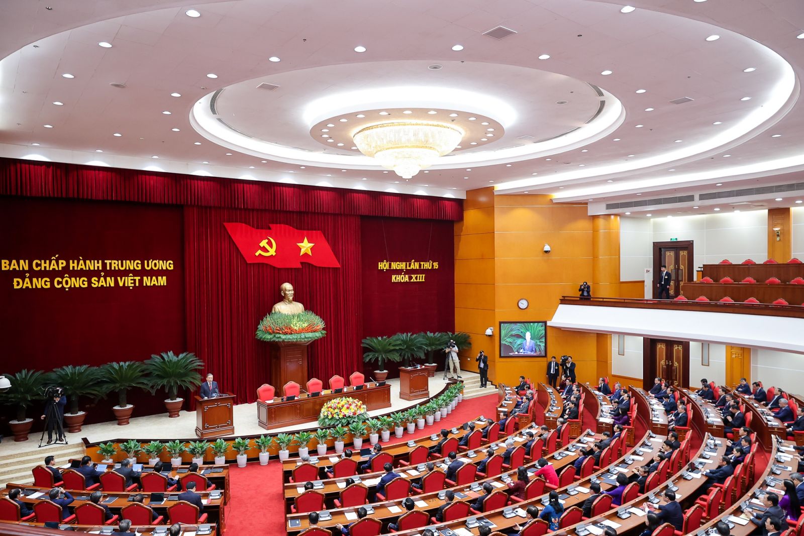 Thống nhất thông qua báo cáo về công tác nhân sự của Đảng