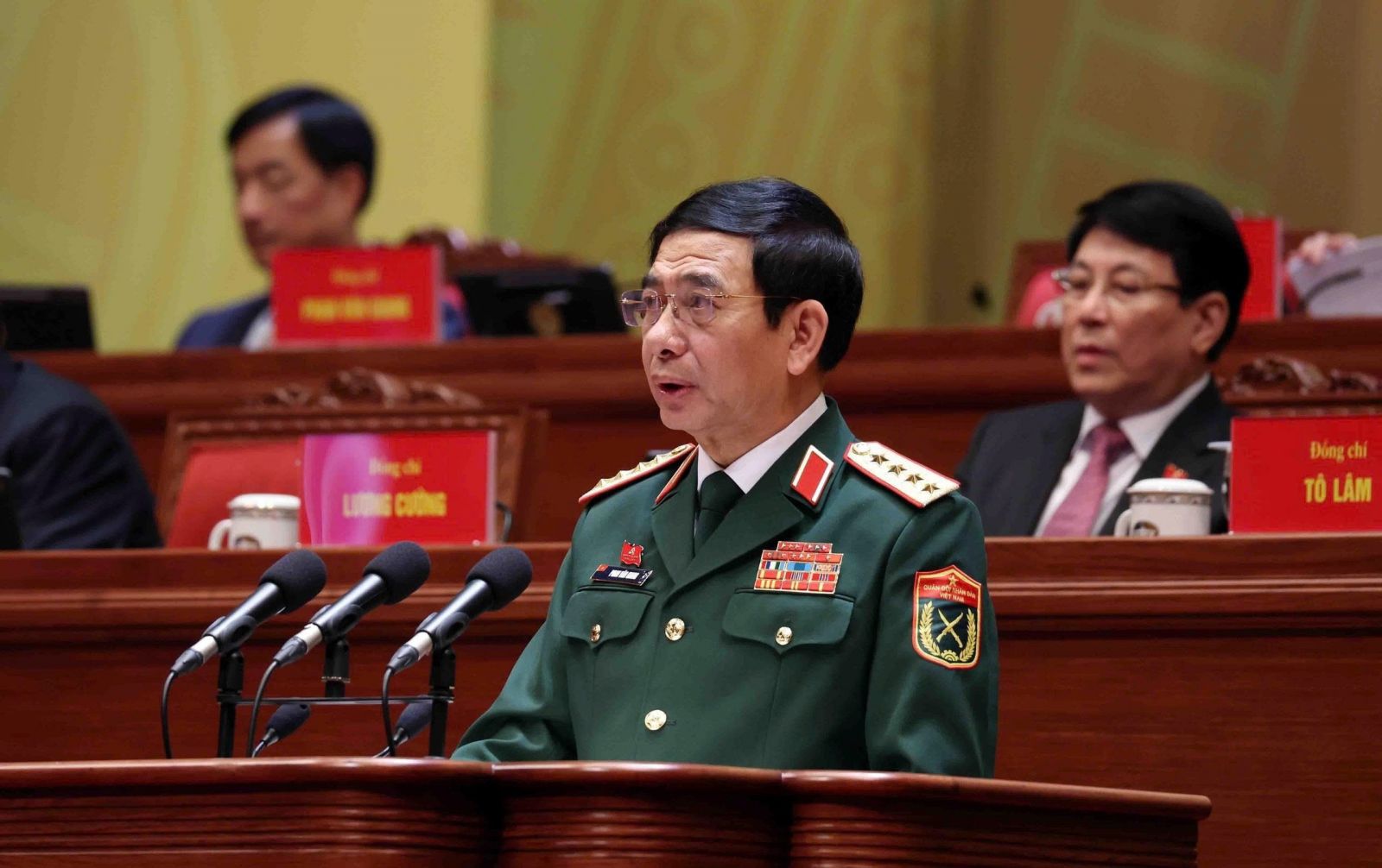 Xây dựng Quân đội nhân dân cách mạng, chính quy, tinh nhuệ, hiện đại, làm nòng cốt xây dựng nền quốc phòng toàn dân vững mạnh, hiện đại, gắn với nền an ninh nhân dân và thế trận lòng dân vững chắc