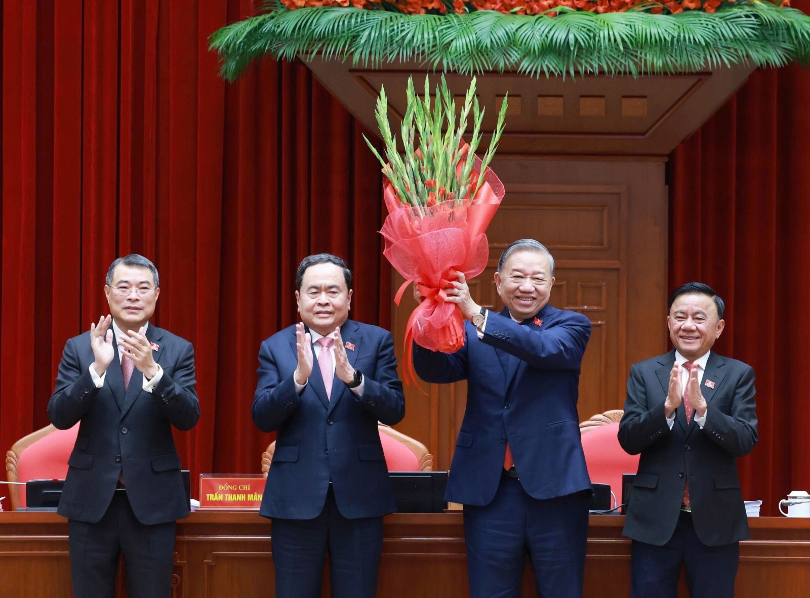 Tổng Bí thư Tô Lâm tiếp tục được bầu giữ chức Tổng Bí thư Ban Chấp hành Trung ương Đảng khóa XIV