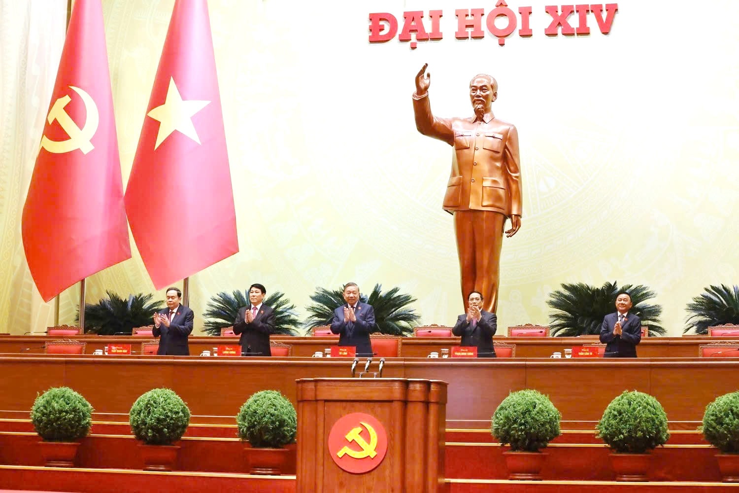 Đại hội XIV của Đảng: Thông qua Quy chế làm việc, Chương trình làm việc, Quy chế bầu cử và bầu Đoàn Chủ tịch