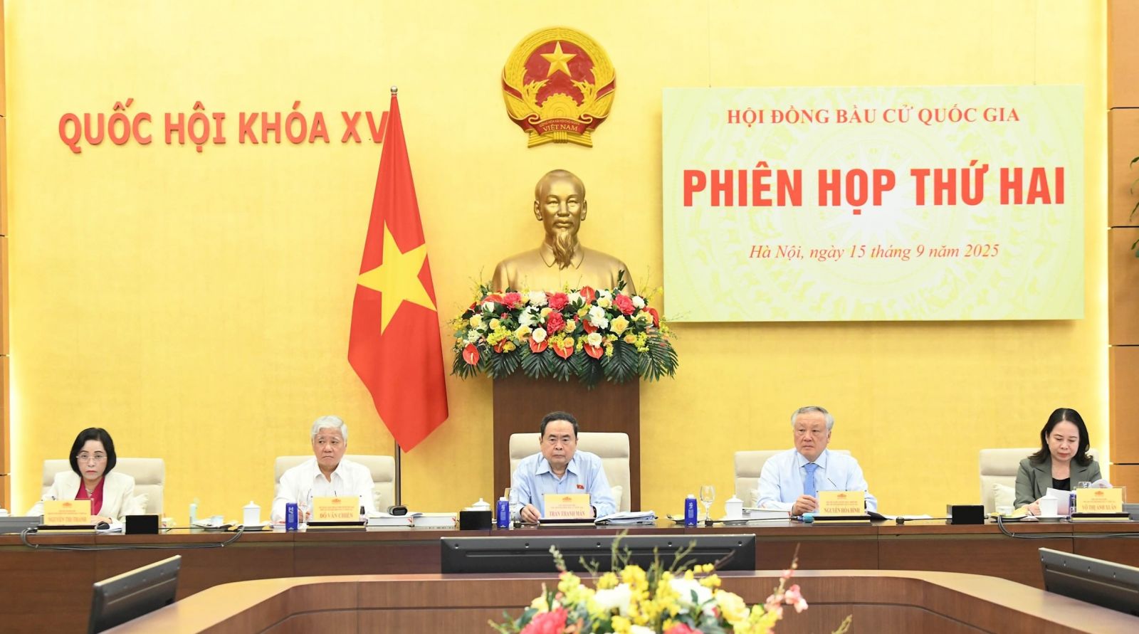 Chủ tịch Quốc hội Trần Thanh Mẫn chủ trì Phiên họp thứ hai của Hội đồng Bầu cử quốc gia