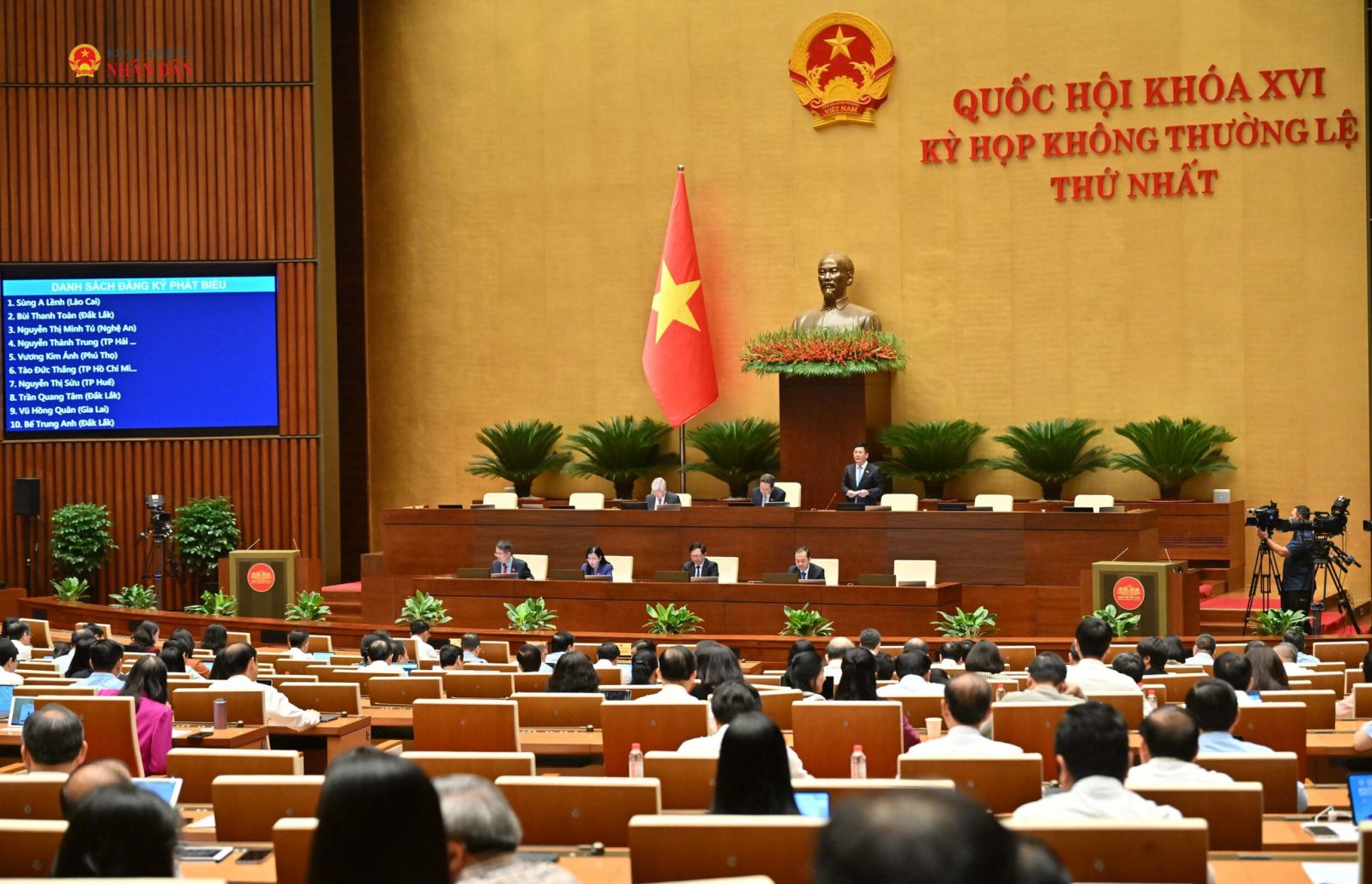 Từ lập pháp, "mở đường" cho phát triển