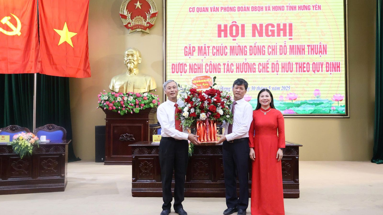 Văn phòng Đoàn ĐBQH và HĐND tỉnh: Tổ chức Hội nghị gặp mặt, chia tay cán bộ được nghỉ công tác, hưởng chế độ theo quy định