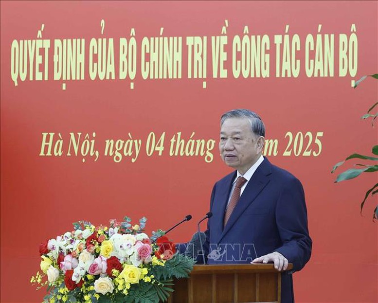 Tổng Bí thư Tô Lâm trao các quyết định bổ nhiệm Trưởng Ban Tuyên giáo và Dân vận Trung ương và Phó trưởng ban Thường trực Ban Nội chính Trung ương