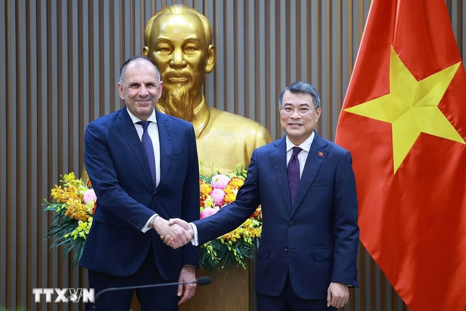 Thủ tướng Lê Minh Hưng tiếp Bộ trưởng Ngoại giao Hy Lạp
