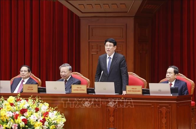 Thông cáo báo chí về ngày làm việc thứ nhất của Hội nghị Trung ương 11, khóa XIII