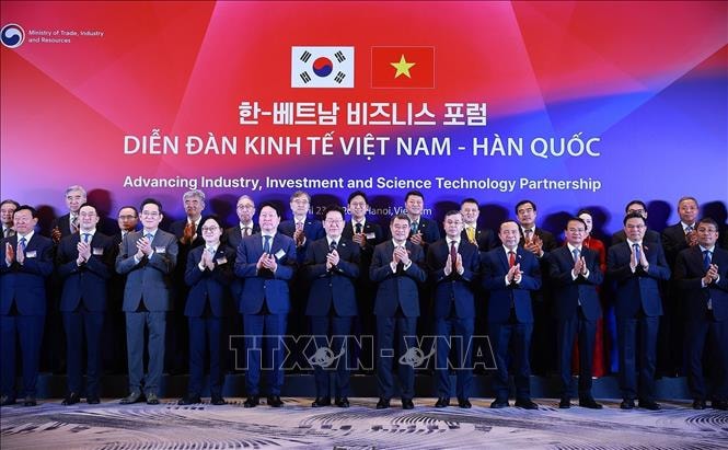 Thủ tướng Lê Minh Hưng và Tổng thống Hàn Quốc Lee Jae Myung cùng dự Toạ đàm bàn tròn về hợp tác kinh tế