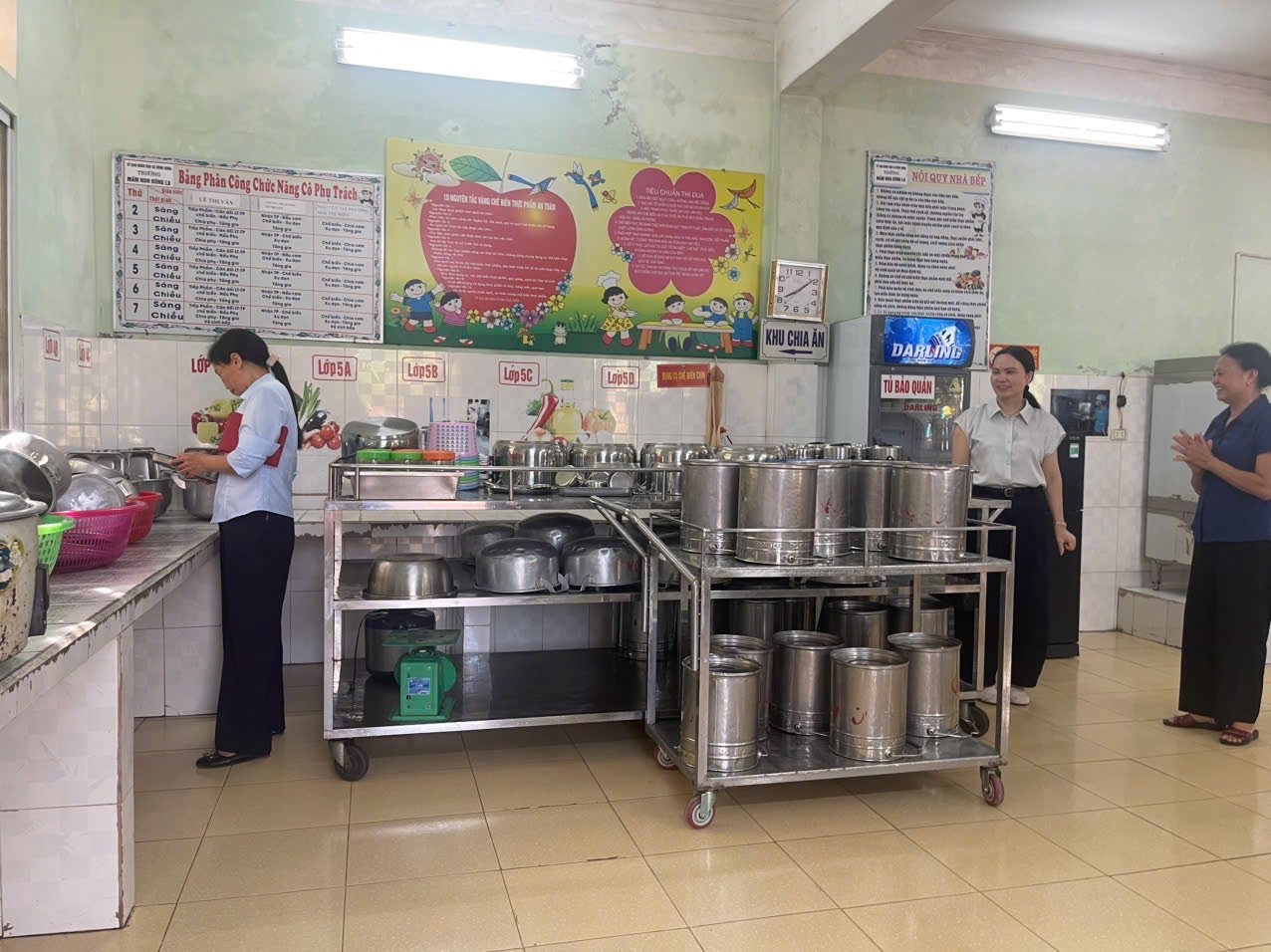 Ban Văn hoá – Xã hội HĐND xã Đông Hưng giám sát việc chỉ đạo, thực hiện công tác đảm bảo an toàn vệ sinh thực phẩm đối với các đơn vị trường Mầm non công lập trên địa bàn xã năm học 2025-2026.