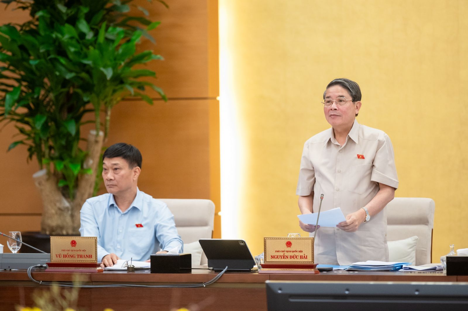 Thông qua Nghị quyết về điều chỉnh mức giảm trừ gia cảnh của thuế thu nhập cá nhân