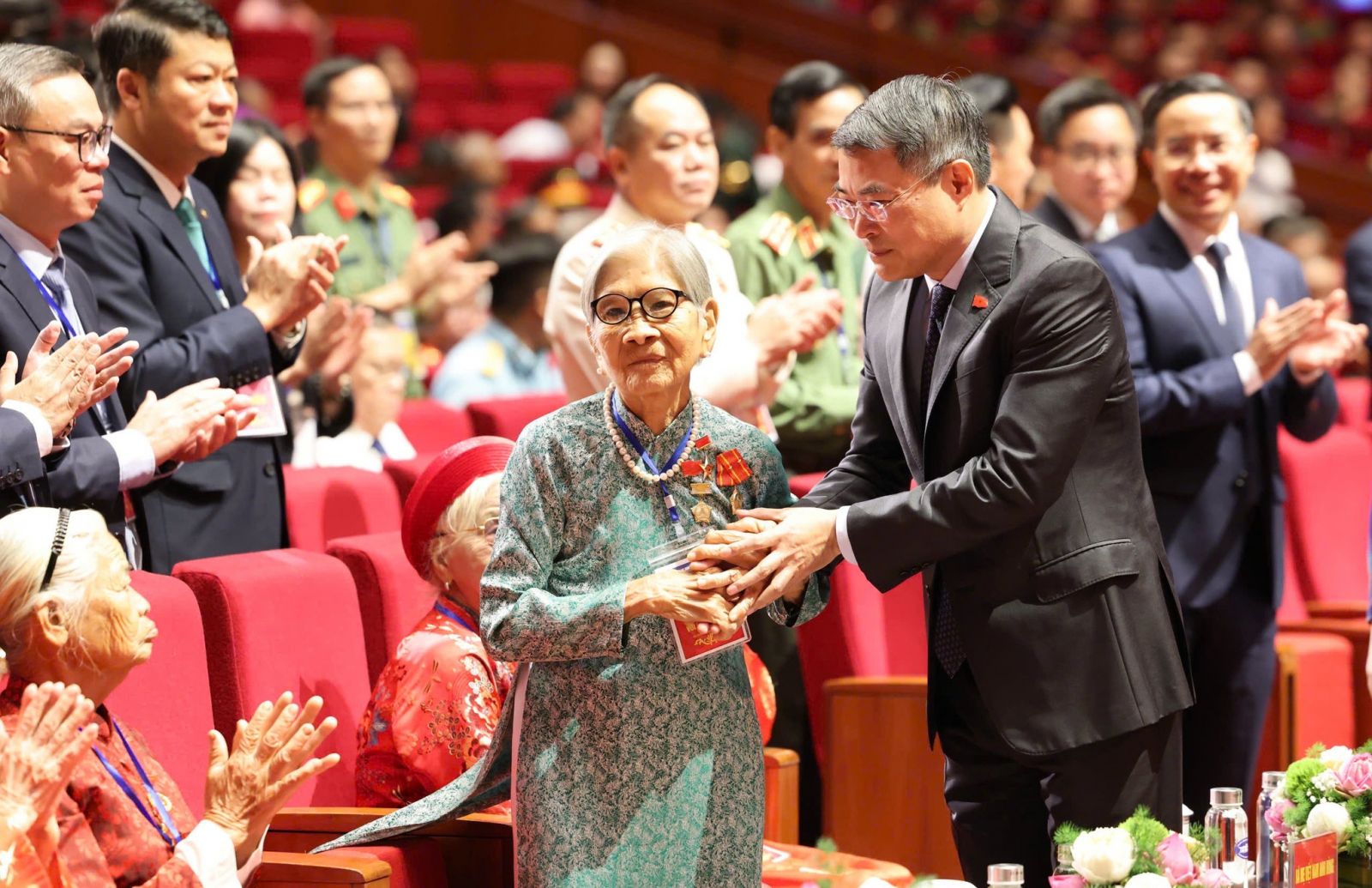 Thủ tướng Lê Minh Hưng gặp mặt, tri ân người có công toàn quốc