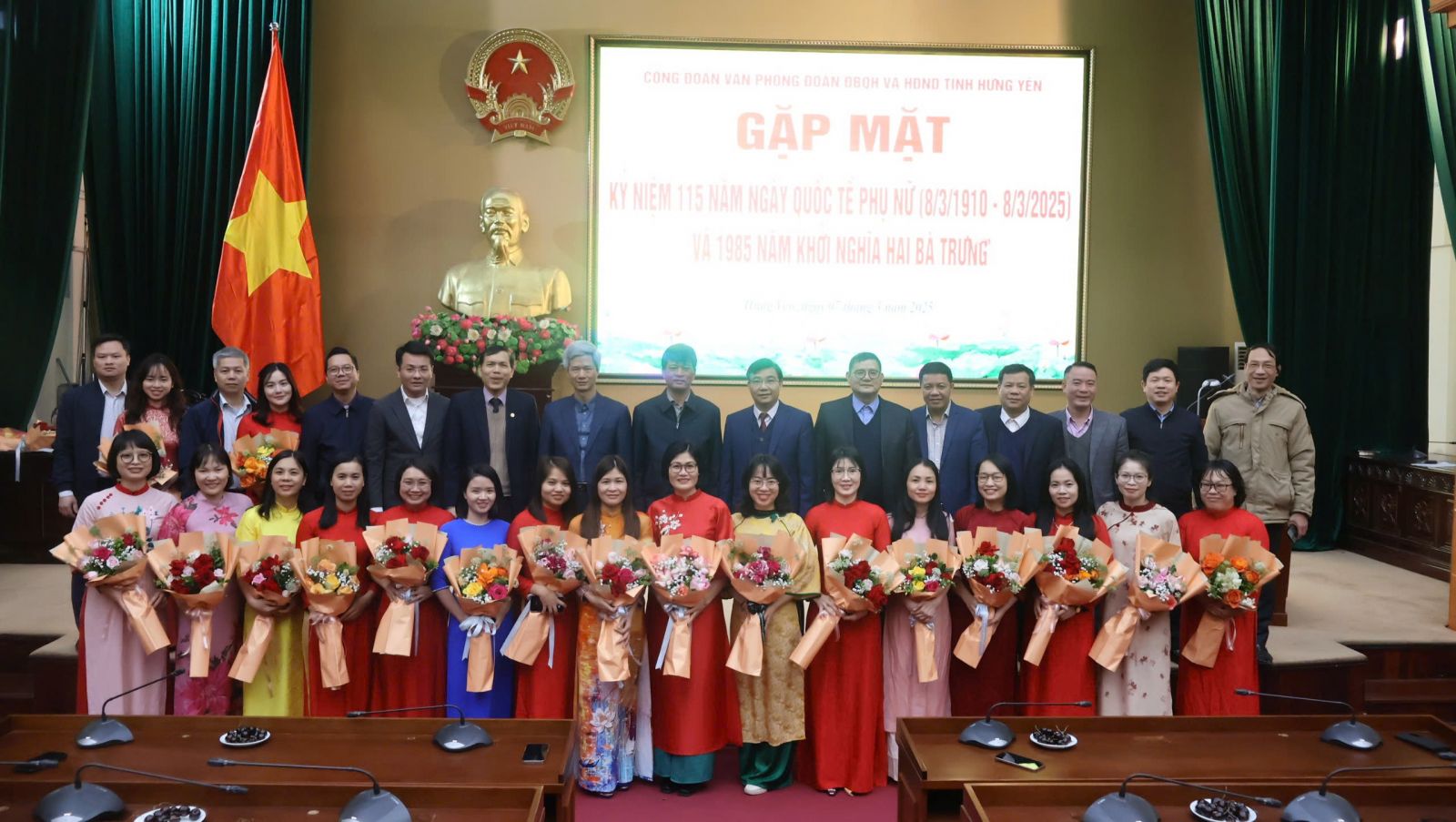 Công đoàn Cơ quan Văn phòng Đoàn ĐBQH và HĐND tỉnh tổ chức gặp mặt kỷ niệm 115 năm Ngày Quốc tế phụ nữ (8/3/1910-8/3/2025) và 1985 năm khởi nghĩa Hai Bà Trưng