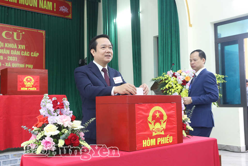Đồng chí Chủ tịch UBND tỉnh Phạm Quang Ngọc dự khai mạc bầu cử tại Đơn vị bầu cử số 16, xã Quỳnh Phụ