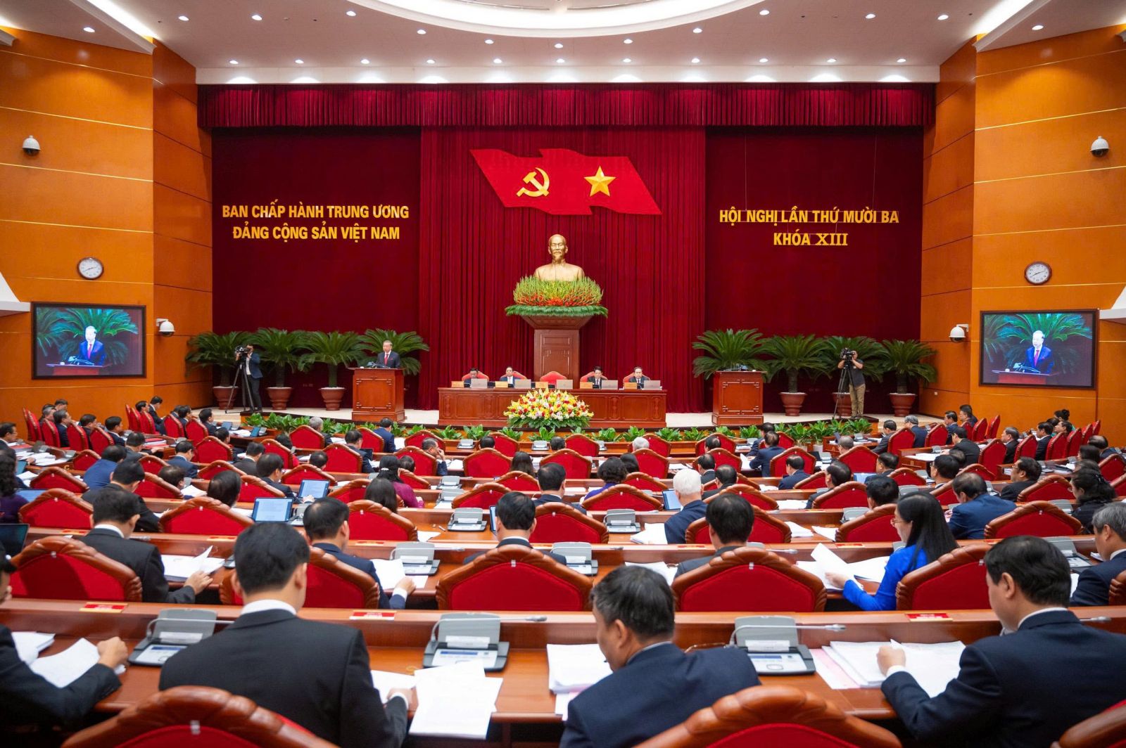 DỰ THẢO BÁO CÁO CHÍNH TRỊ CỦA BAN CHẤP HÀNH TRUNG ƯƠNG ĐẢNG KHÓA XIII TẠI ĐẠI HỘI ĐẠI BIỂU TOÀN QUỐC LẦN THỨ XIV CỦA ĐẢNG