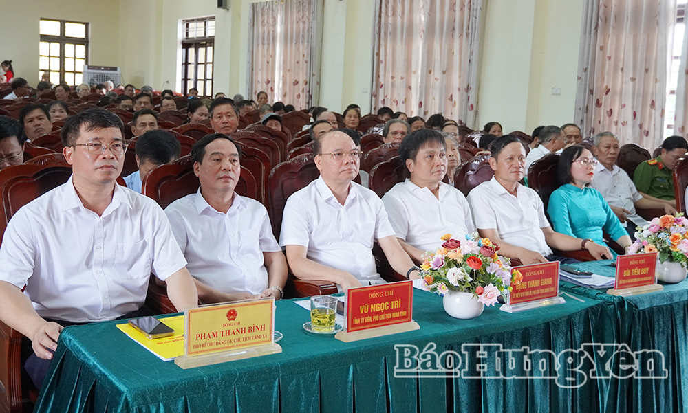 Xã Nam Thụy Anh: Sơ kết 1 năm thực hiện chính quyền địa phương 2 cấp và trao Huy hiệu Đảng tặng các đảng viên