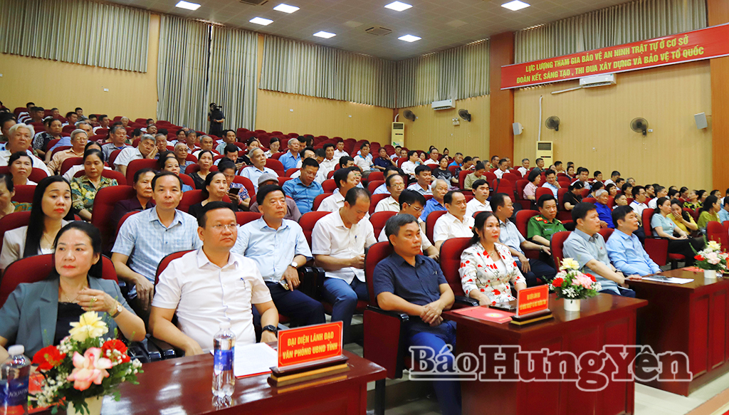 Đồng chí Trần Quốc Toản, Phó Bí thư Thường trực Tỉnh ủy, Chủ tịch Ủy ban MTTQ Việt Nam tỉnh tiếp xúc cử tri các phường: Phố Hiến, Sơn Nam, Hồng Châu