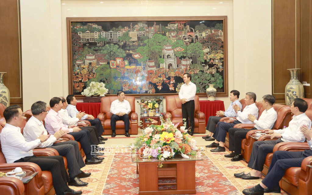 Đồng chí Phạm Gia Túc, Ủy viên Bộ Chính trị, Phó Thủ tướng Thường trực Chính phủ làm việc với lãnh đạo tỉnh