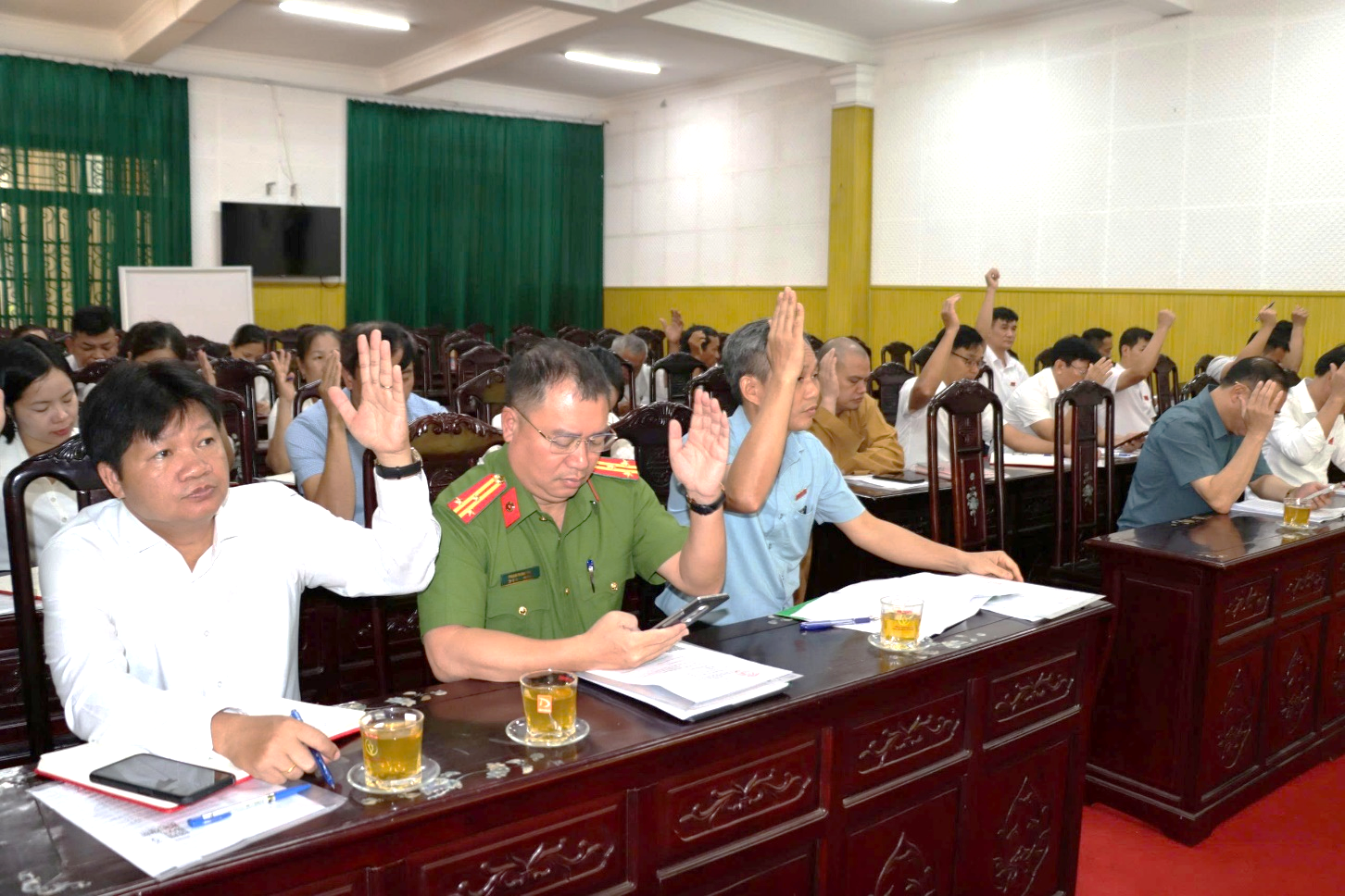 HĐND xã Đông Hưng tổ chức Kỳ họp thứ Ba, khóa II ban hành Nghị quyết sắp xếp, tổ chức lại thôn trên địa bàn xã
