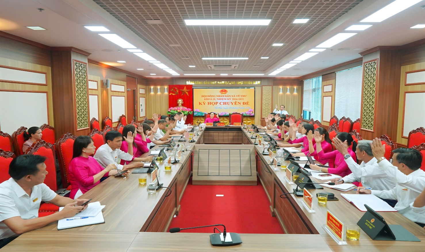 HĐND xã Vũ Thư biểu quyết thông qua dự thảo nghị quyết về việc sắp xếp, tổ chức lại thôn trên địa bàn xã năm 2026