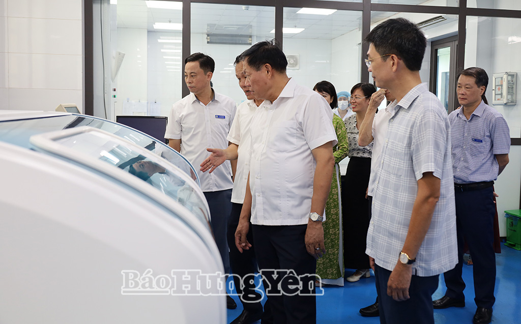 Thứ trưởng Bộ Y tế Đỗ Xuân Tuyên thăm, làm việc tại Trung tâm Kiểm soát bệnh tật tỉnh